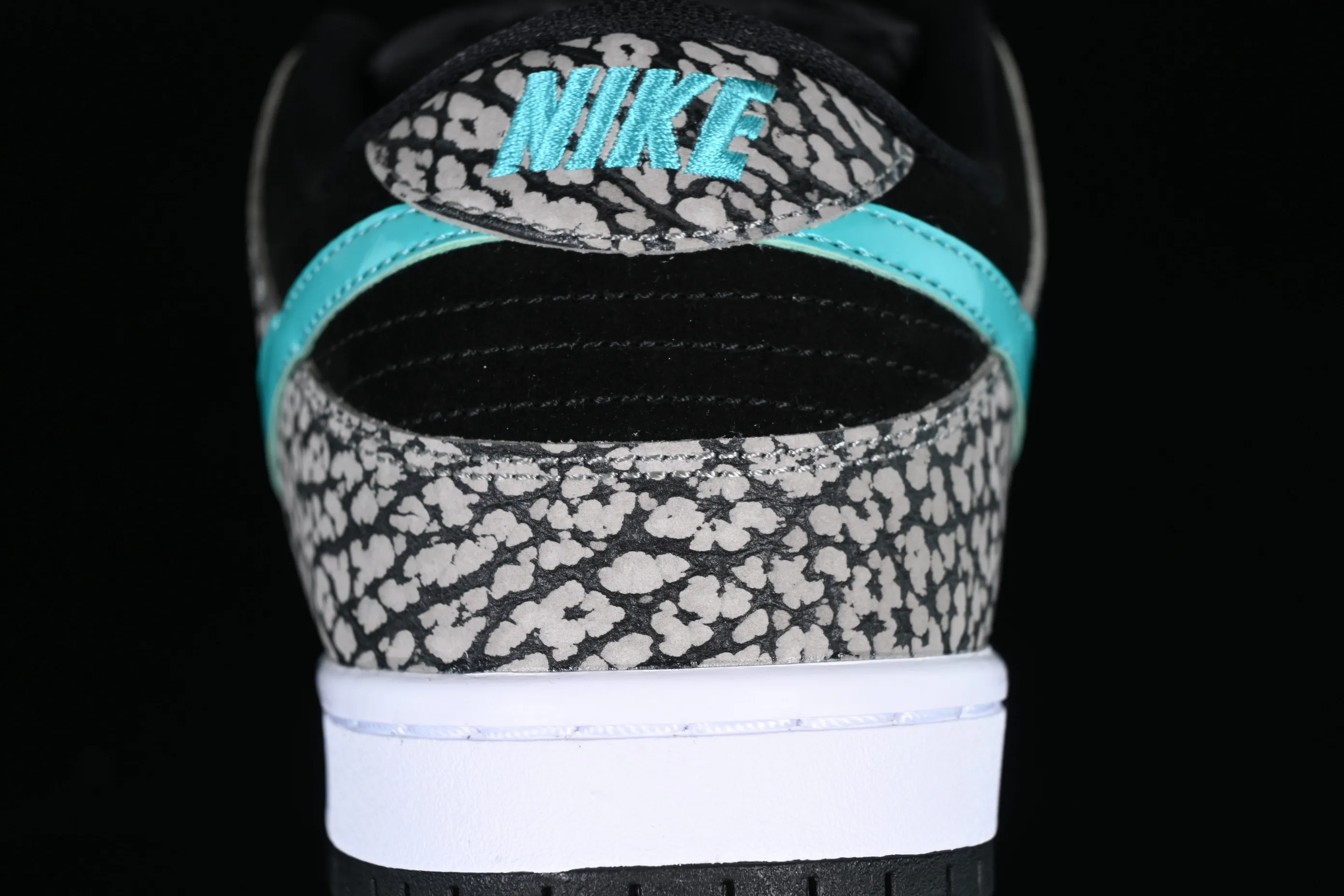 All categories Nk SB Dunk series Nk SB Dunk Low low-top sneakers Nk SB Dunk Low Pro black and white green spotted pattern sports skateboard shoes BQ6817-009
